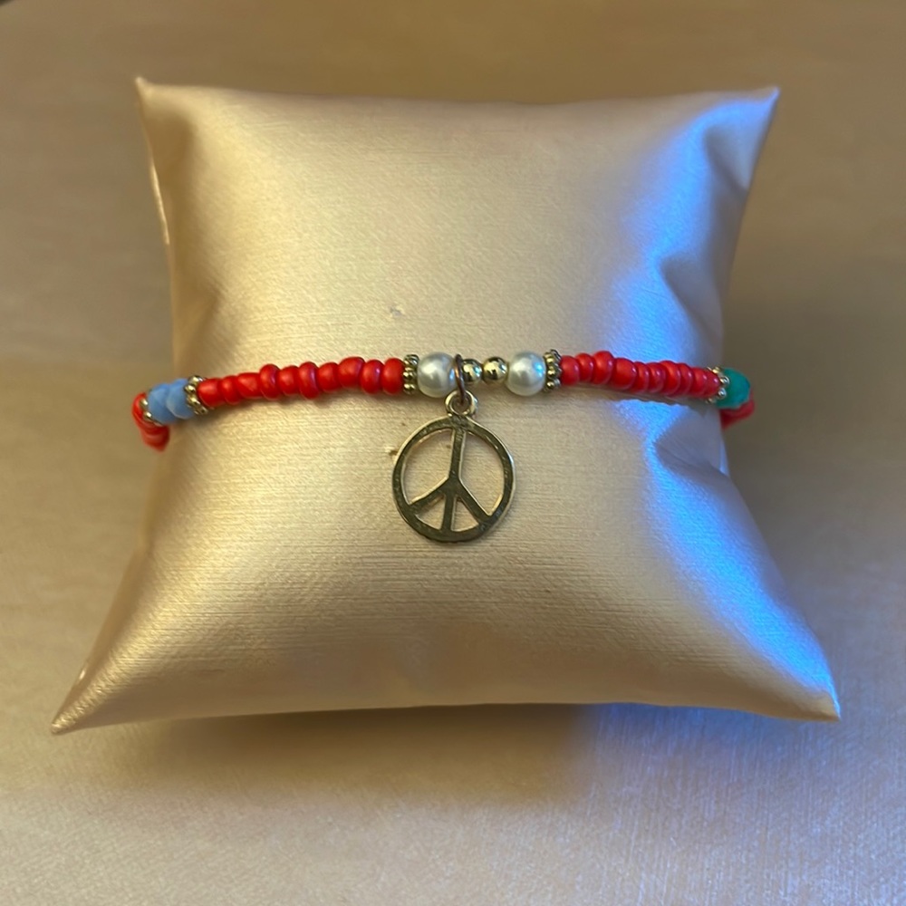 Brand new stretchy beaded peace charm bracelet